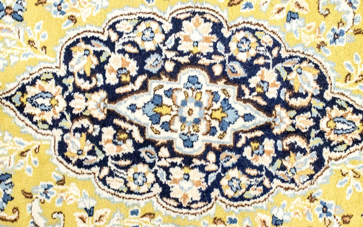 Perzisch tapijt - Nain - Koninklijk - 259 x 151 cm - lichtgroen