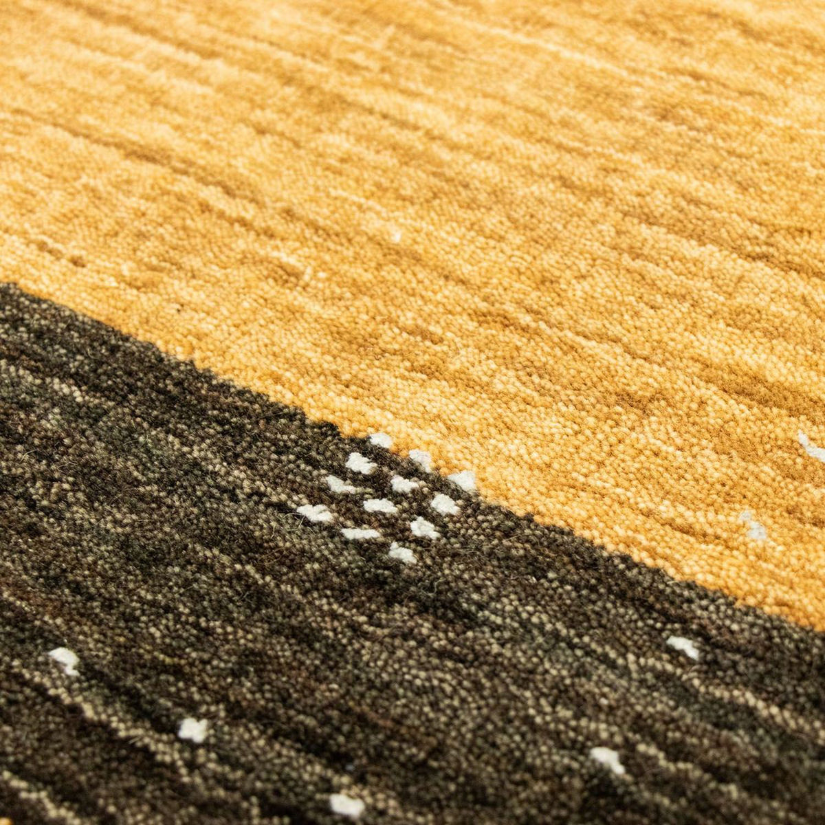 Gabbeh Tapijt - Zacht - 137 x 73 cm - donker beige