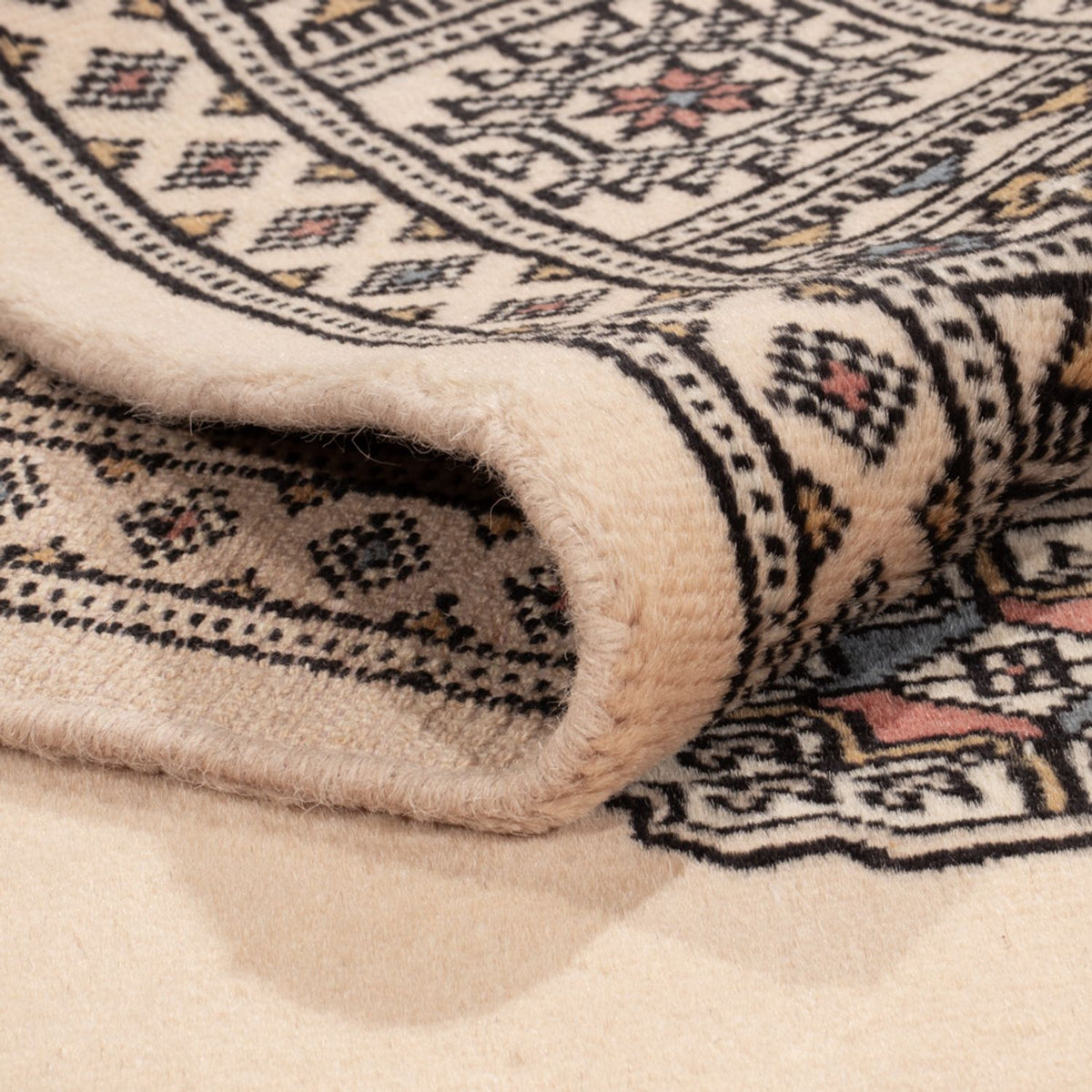 Pakistaans tapijt - 195 x 124 cm - beige