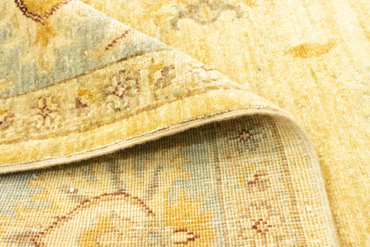 Ziegler tapijt - 298 x 239 cm - geel