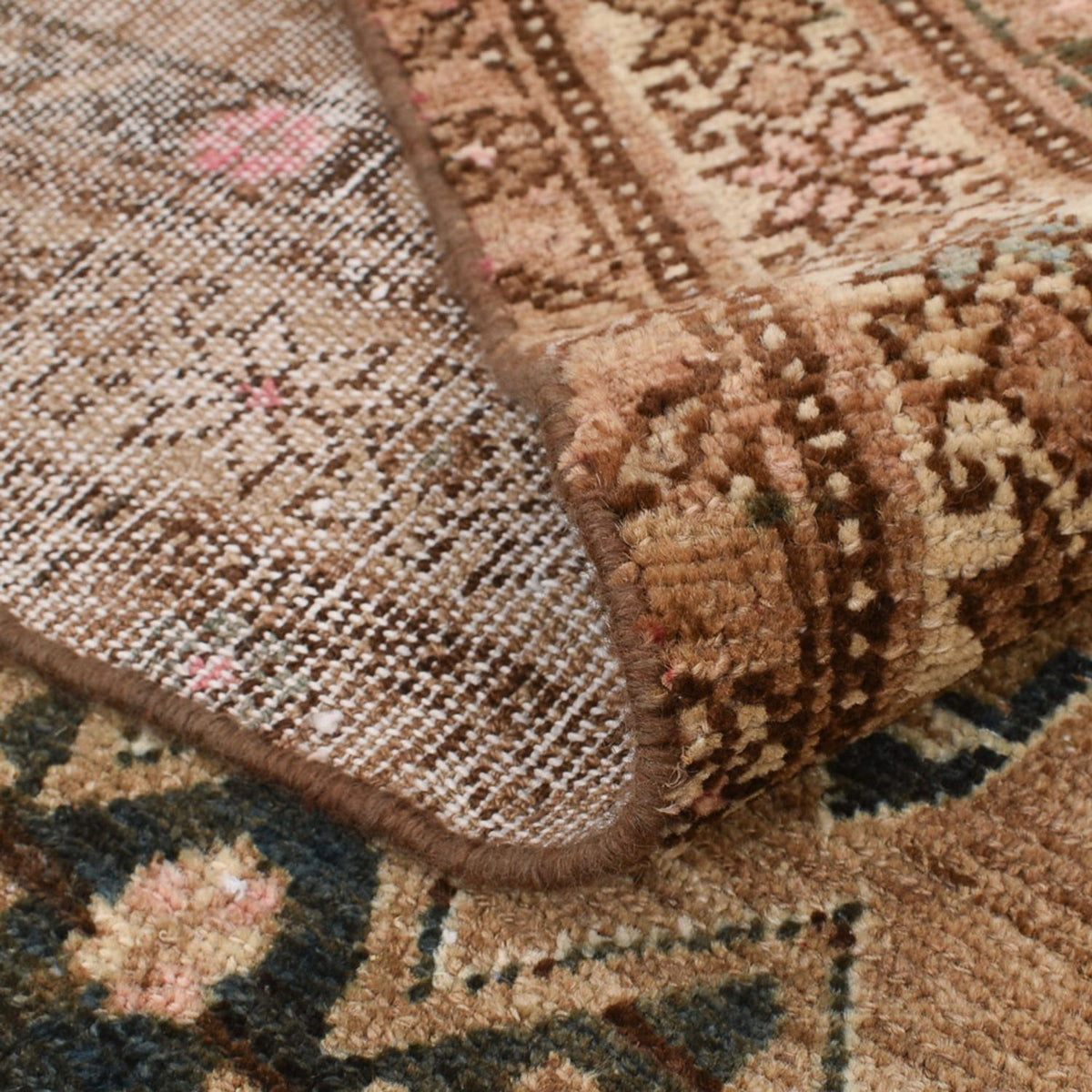 Vintage tapijt - 186 x 126 cm - licht rood