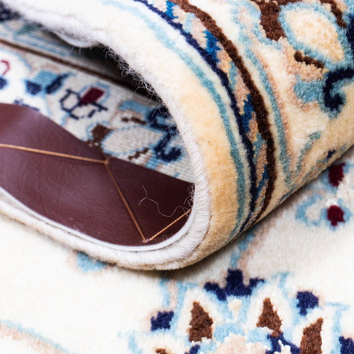 Perzisch tapijt - Nain - 289 x 197 cm - beige