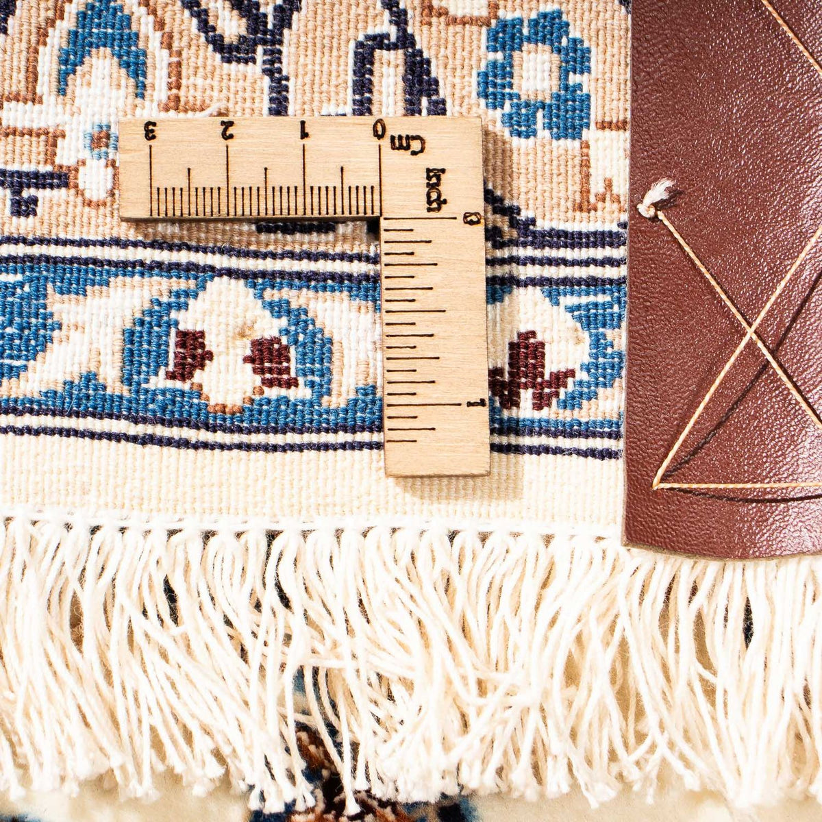 Perzisch tapijt - Nain - Koninklijk - 263 x 176 cm - beige